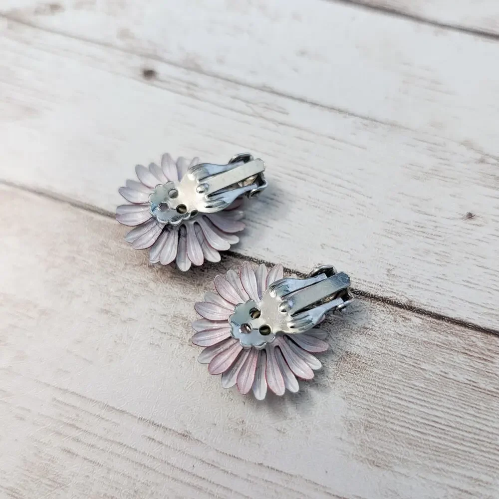 Vintage Clip On Earrings - Red & White Flower 7/8